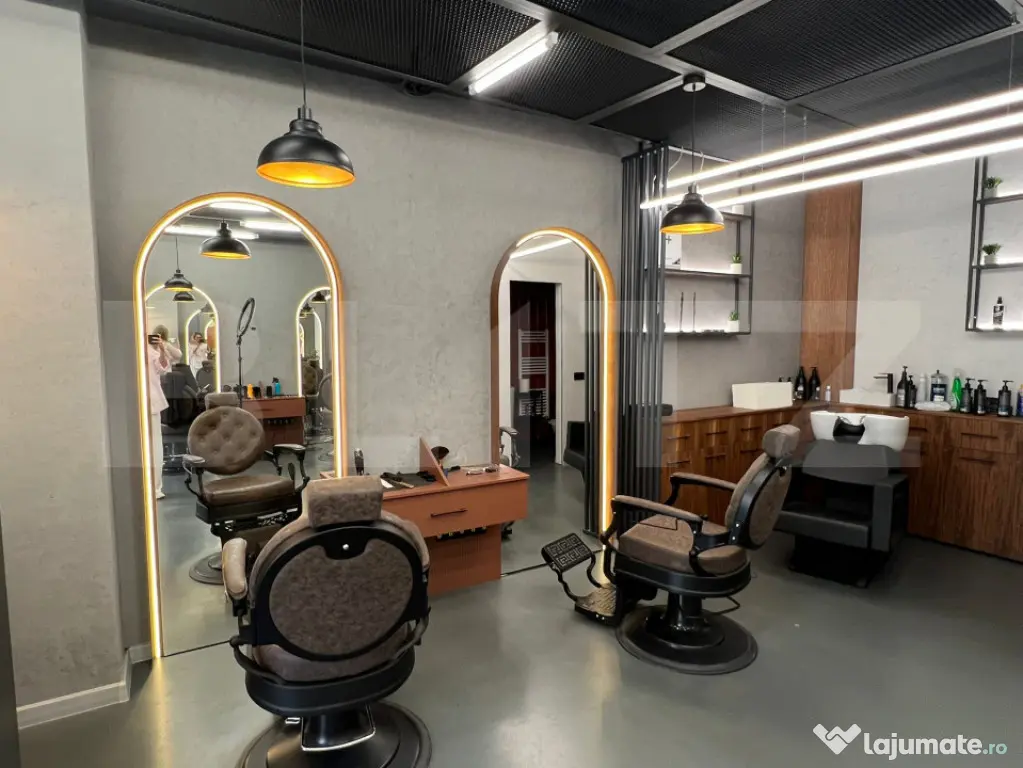 Spațiu salon, 44 mp, zona centrală
