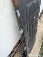 Ușă metalică de exterior pentru apartament 