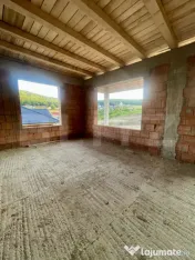 Casă la rosu, la doar 5 km de Bistrița, într-o zonă lini 