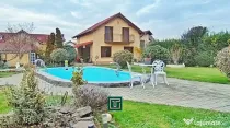 Casă impresionantă cu 15 camere, teren generos, piscină i