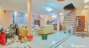 Casă impresionantă cu 15 camere, teren generos, piscină i 