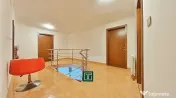 Casă impresionantă cu 15 camere, teren generos, piscină i 
