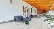 Casă impresionantă cu 15 camere, teren generos, piscină i 