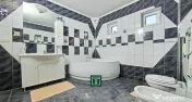 Casă impresionantă cu 15 camere, teren generos, piscină i 