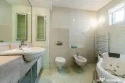 Casă noua cu garaj in Aradul Nou, cartier privat Comisio...