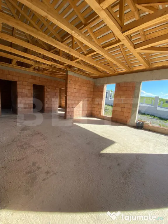 Casa de vanzare, 3 camere, 117 mp, 930 mp teren - zona Aero