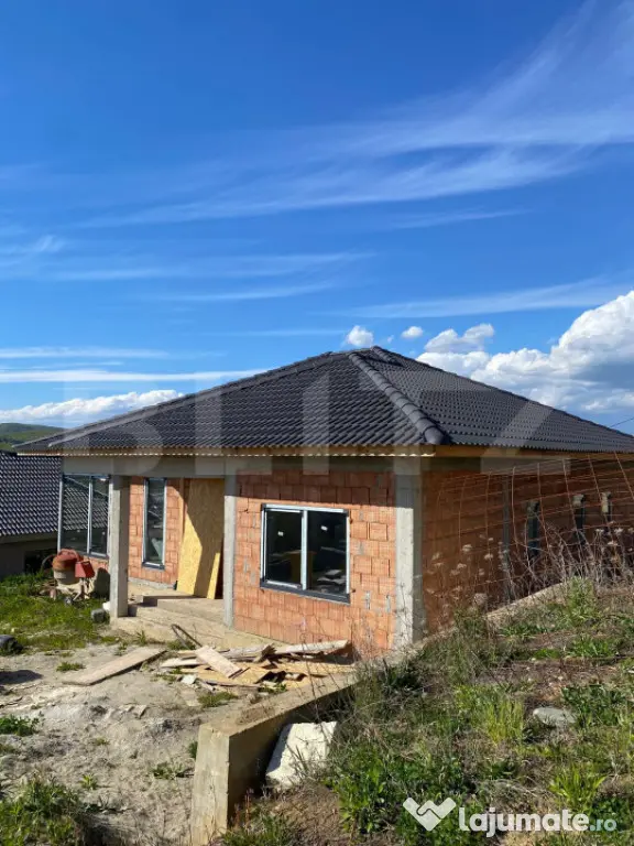 Casa de vanzare, 3 camere, 117 mp, 930 mp teren - zona Aero