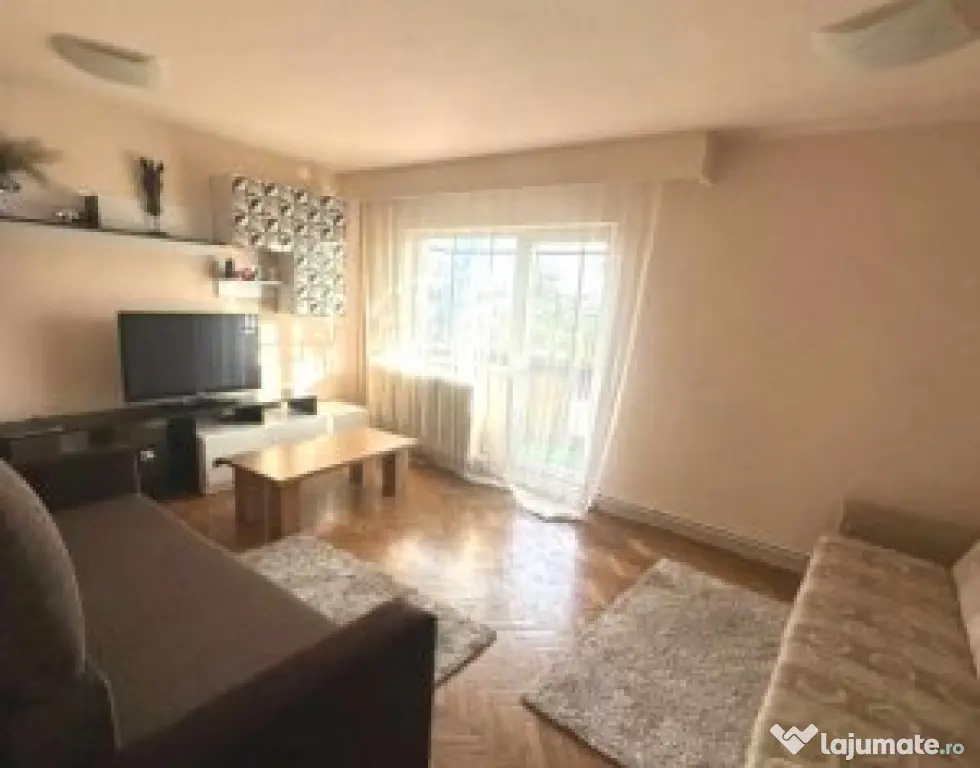 Apartament 4 CAMERE de vanzare