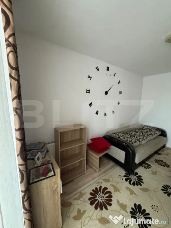 Apartament o cameră, decomandat, zona Porii