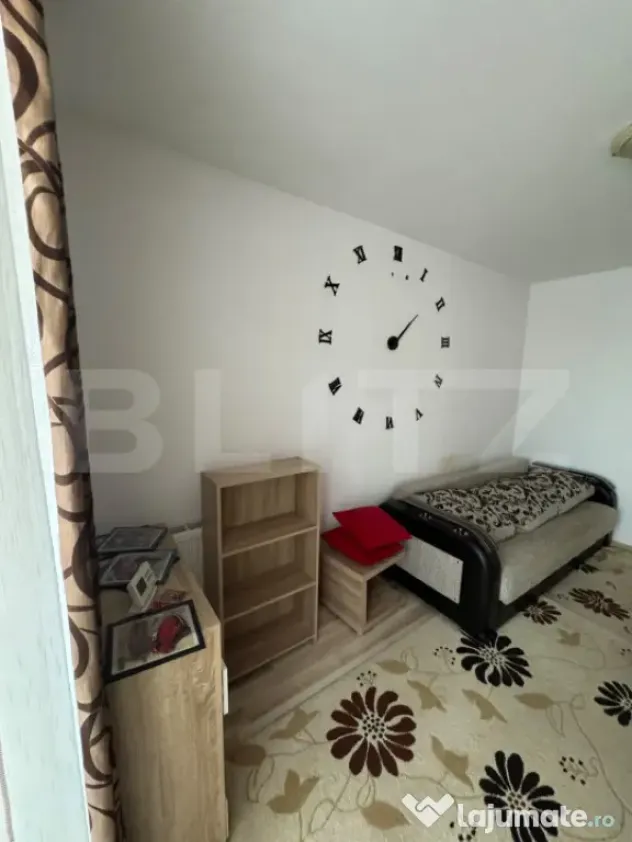 Apartament o cameră, decomandat, zona Porii