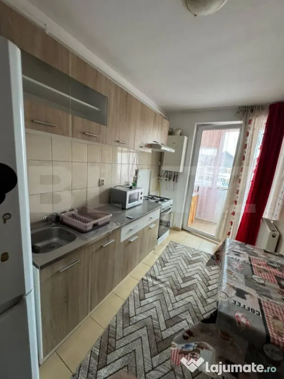 Apartament o cameră, decomandat, zona Porii
