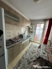 Apartament o cameră, decomandat, zona Porii 