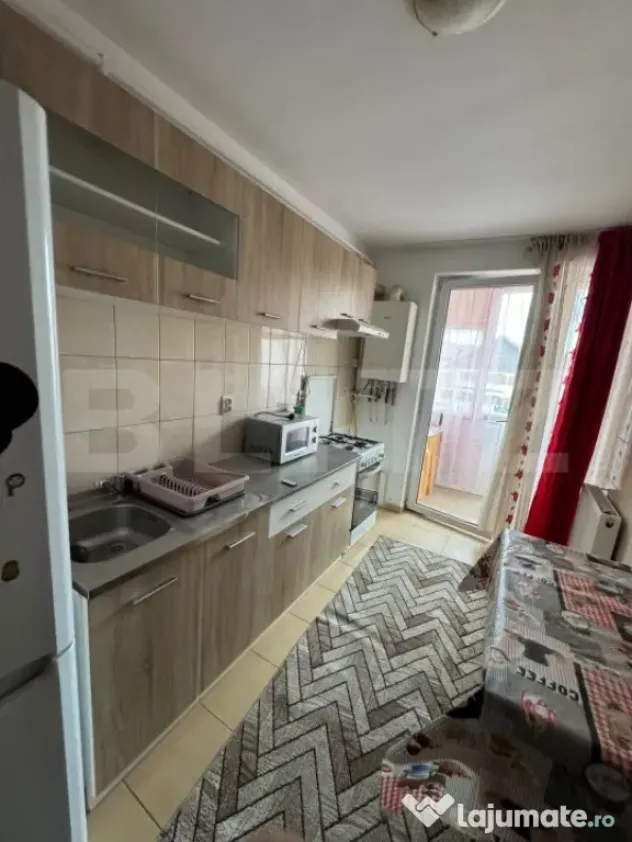 Apartament o cameră, decomandat, zona Porii