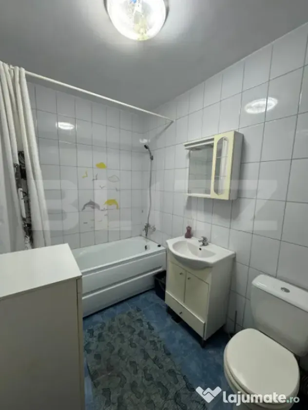 Apartament o cameră, decomandat, zona Porii