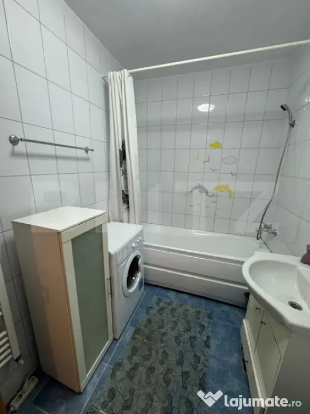 Apartament o cameră, decomandat, zona Porii