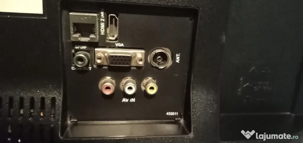 Vand televizor smart cu ecran spart