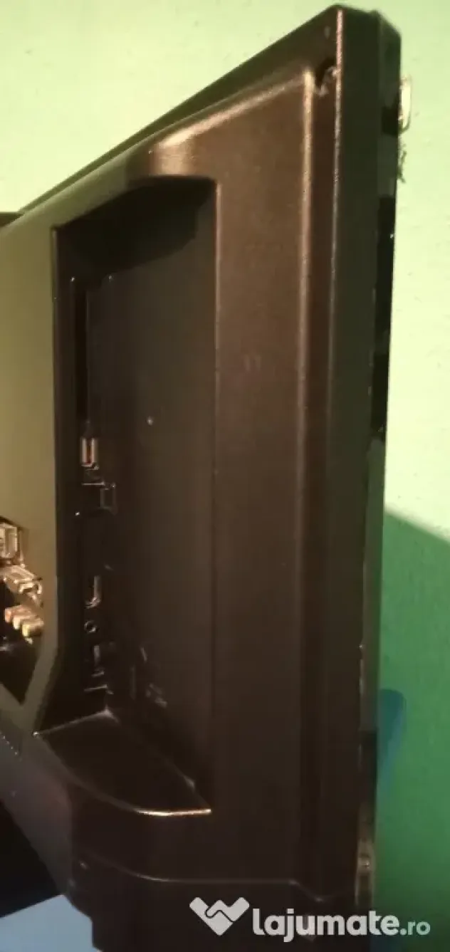 Vand televizor smart cu ecran spart