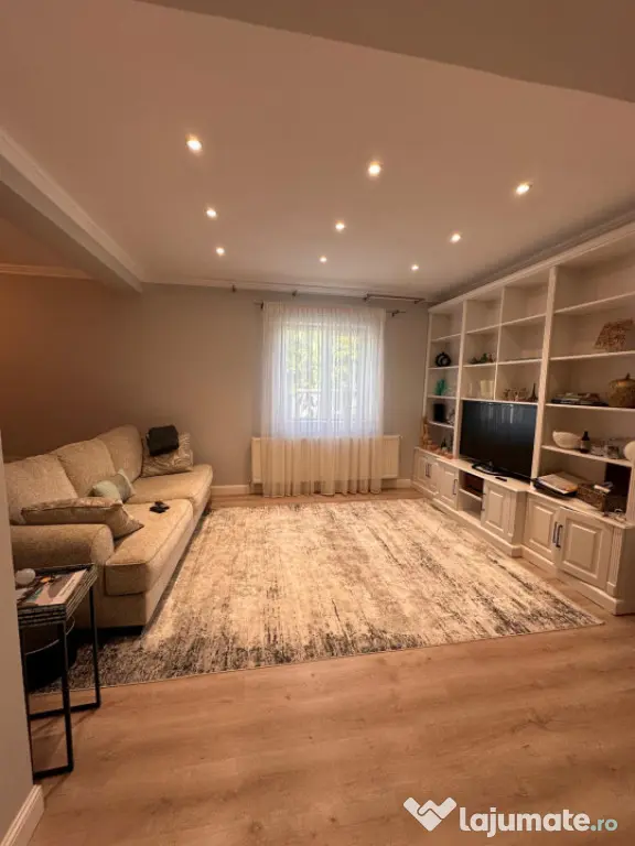 Casă de vânzare în Mamaia Sat, P+1 cu pod, 250 mp teren