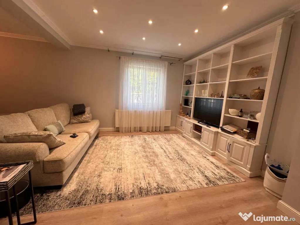 Casă de vânzare în Mamaia Sat, P+1 cu pod, 250 mp teren