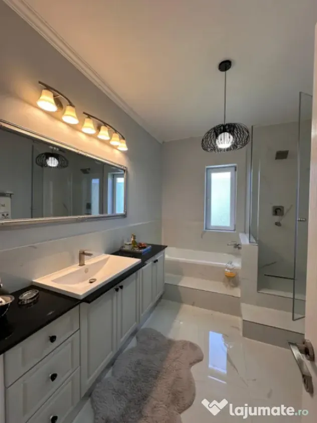 Casă de vânzare în Mamaia Sat, P+1 cu pod, 250 mp teren