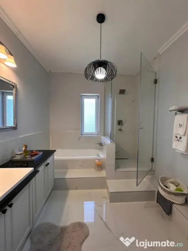Casă de vânzare în Mamaia Sat, P+1 cu pod, 250 mp teren