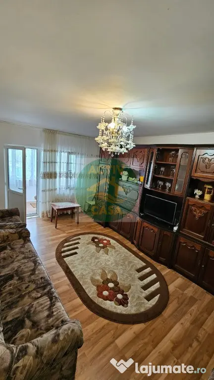 Apartament 3 camere, 2 balcoane, zona Episcopiei, Roman