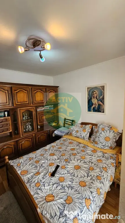Apartament 3 camere, 2 balcoane, zona Episcopiei, Roman