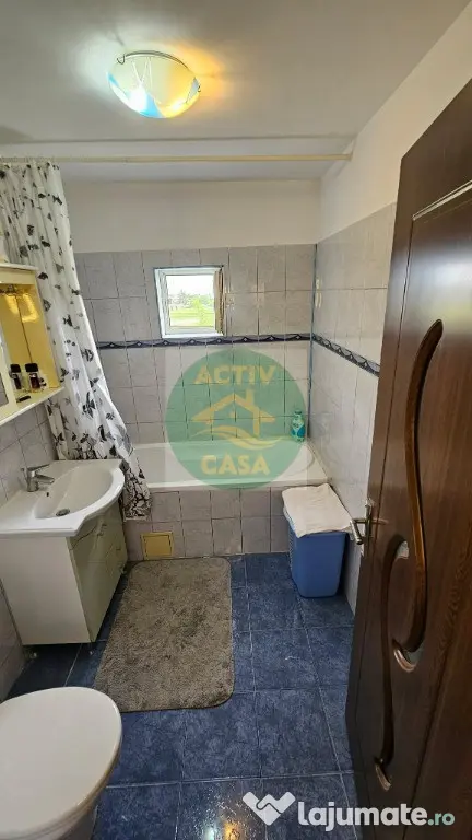 Apartament 3 camere, 2 balcoane, zona Episcopiei, Roman