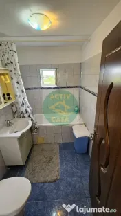 Apartament 3 camere, 2 balcoane, zona Episcopiei, Roman 