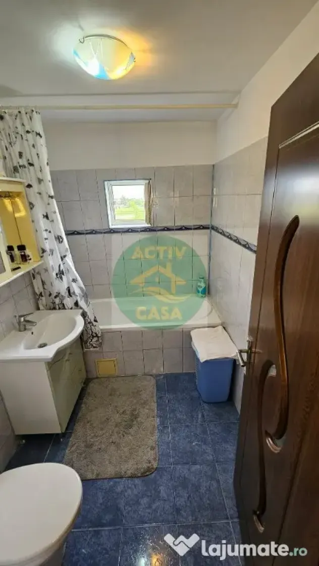 Apartament 3 camere, 2 balcoane, zona Episcopiei, Roman