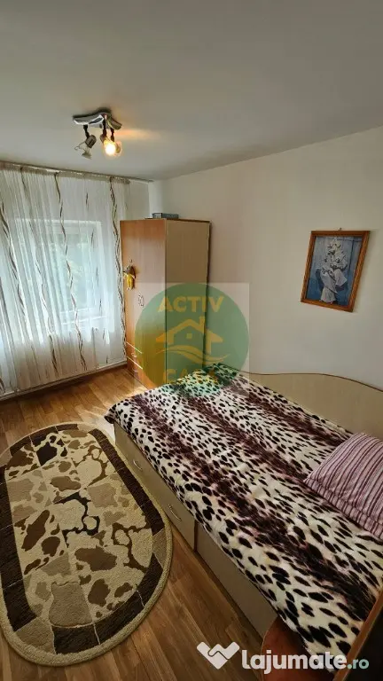 Apartament 3 camere, 2 balcoane, zona Episcopiei, Roman