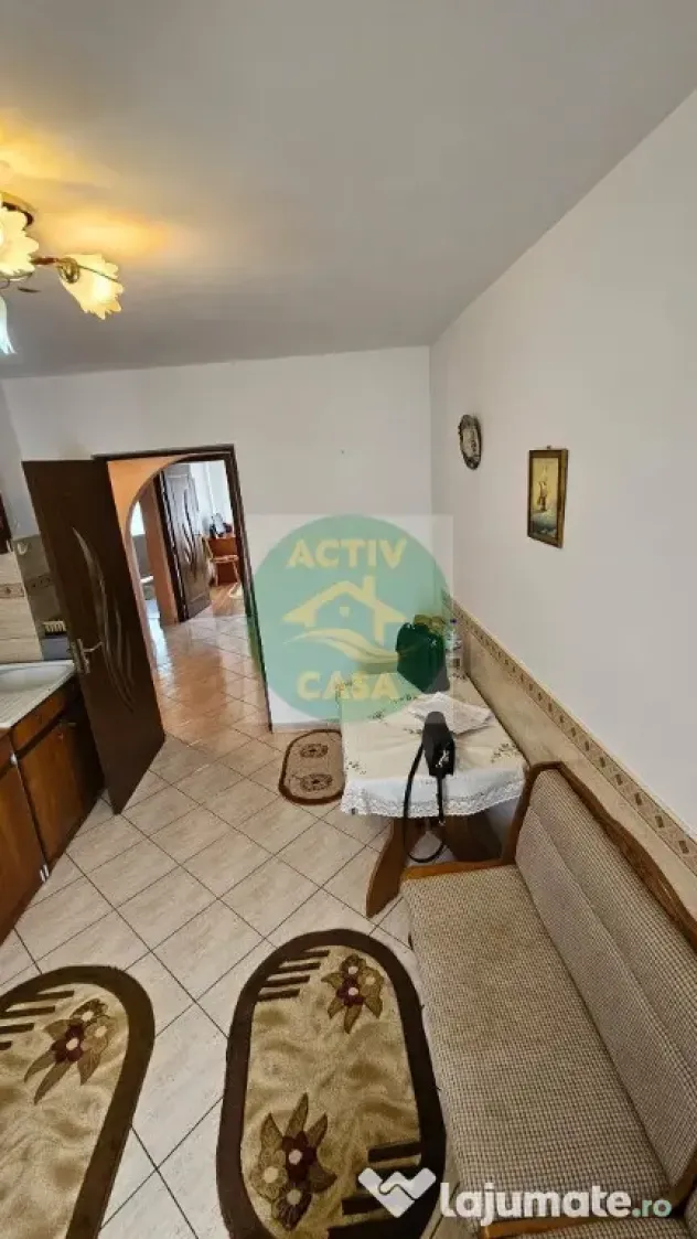 Apartament 3 camere, 2 balcoane, zona Episcopiei, Roman