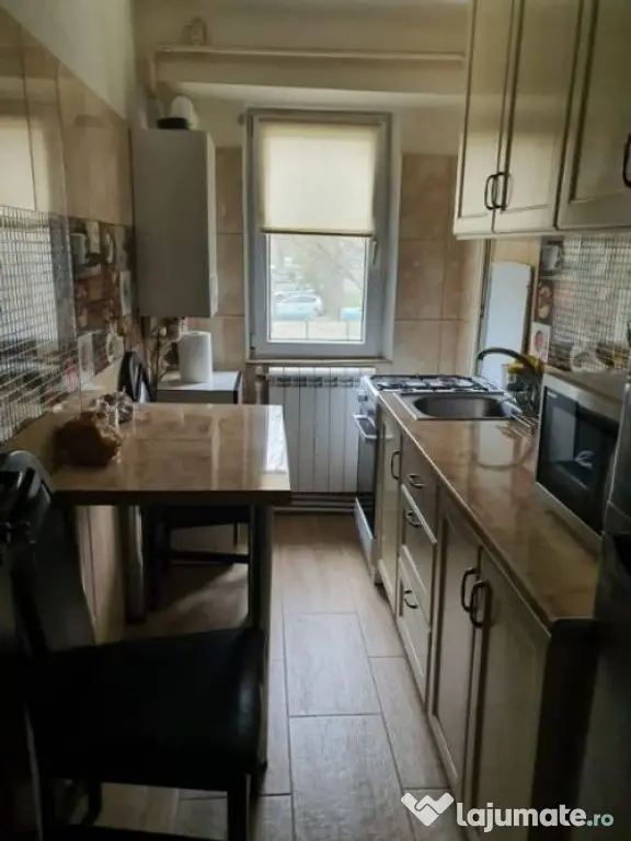 De vanzare apartament cu 2 camere etaj 1, Micro 38, 59.00...