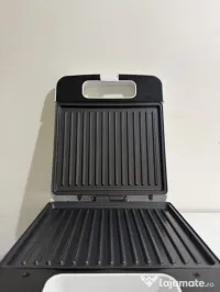 Sandwich maker / aparat pentru sandwich-uri