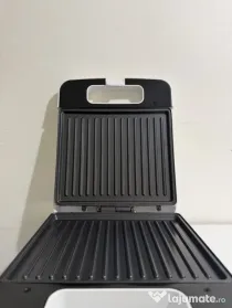 Sandwich maker / aparat pentru sandwich-uri