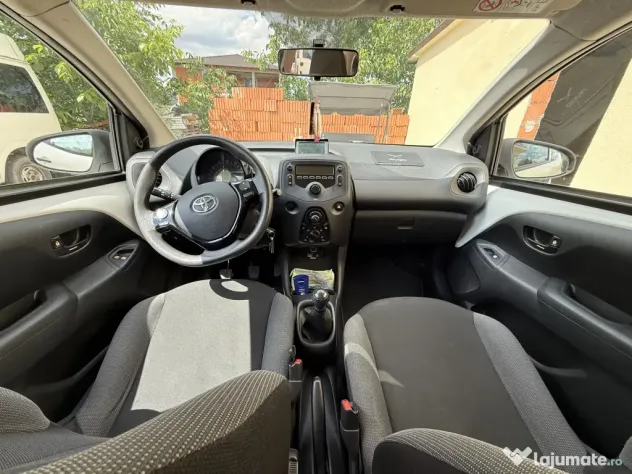 Toyota Aygo 2017 | 122.294 km | Senzori parcare | Întreținută