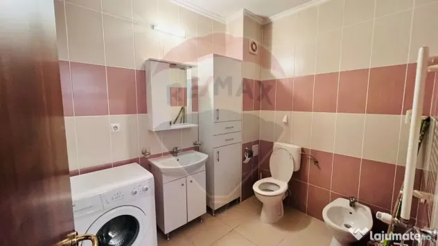 Apartament cu 3 camere de închiriat în zona Nufarul