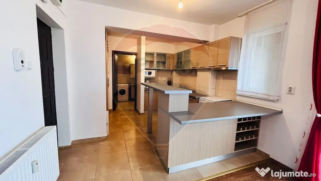 Apartament cu 3 camere de închiriat în zona Nufarul