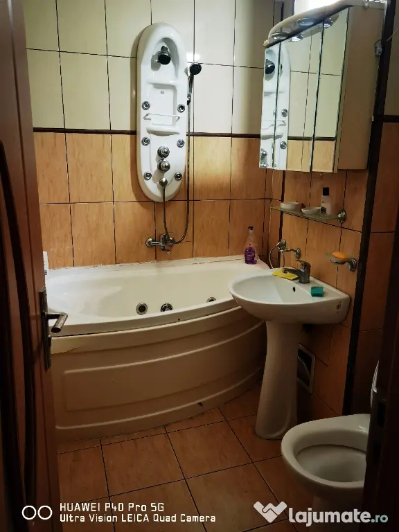 PF Închiriez apartament 3 camere