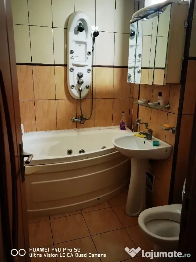 PF Închiriez apartament 3 camere