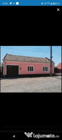 vând casă in Moldova veche