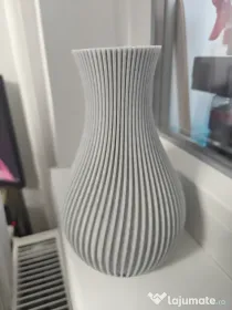 Vază decorativă model marble ce pare sculptată
