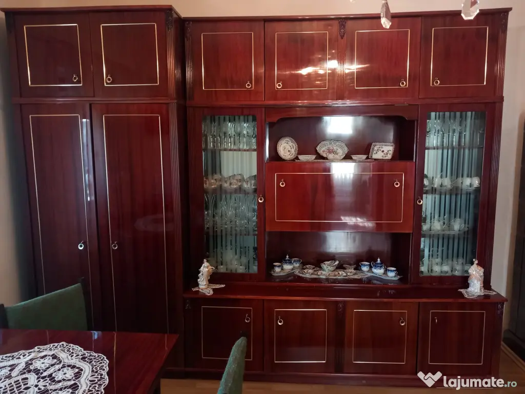 Vand vitrină, dulap, comoda, birou, masa cu 6 scaune tapitate