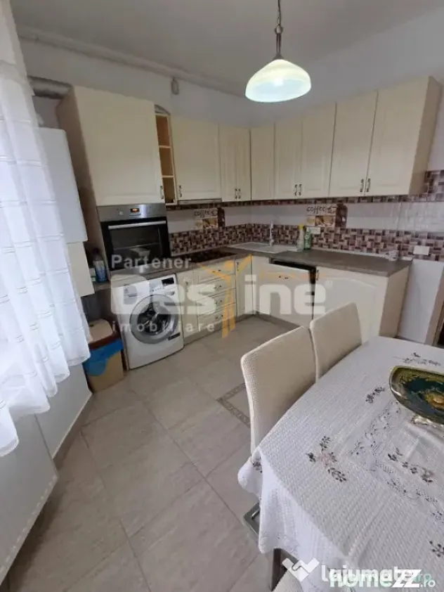 Apartament cu 2 camere decomandat, etajul 1 balcon si loc de