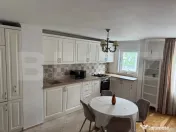 Apartament proapat renovat cu 3 camere, 75mp, 2 bai, Cart