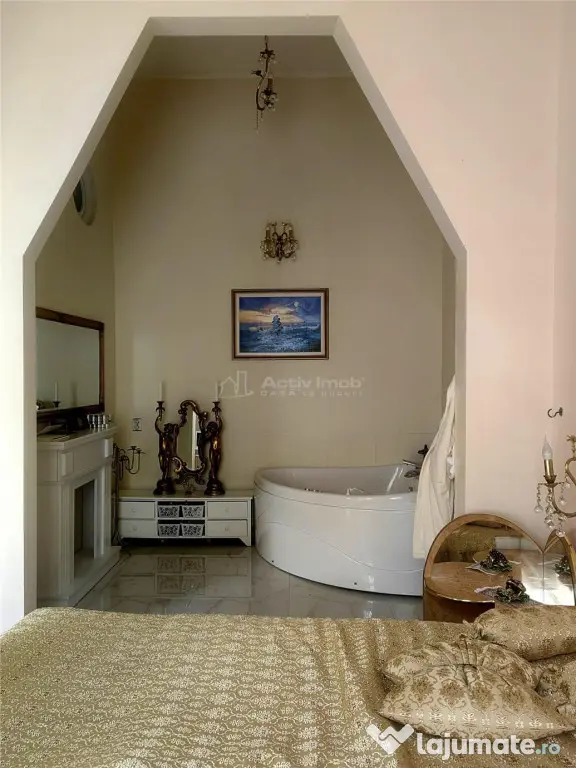 Apartament renovat ultracentral | 116 mp utili | 2 parcari |