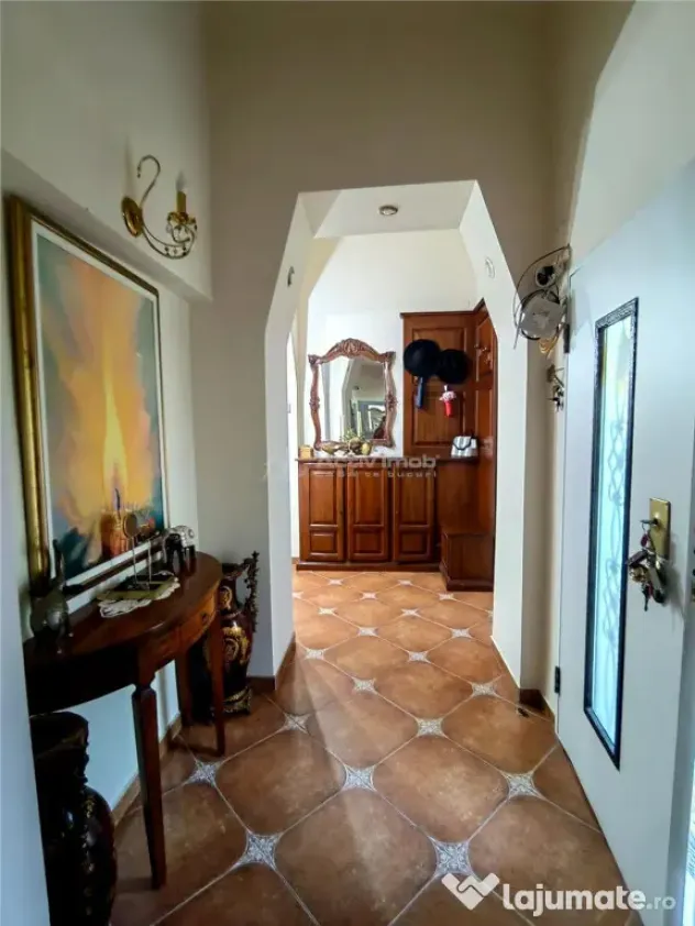 Apartament renovat ultracentral | 116 mp utili | 2 parcari |