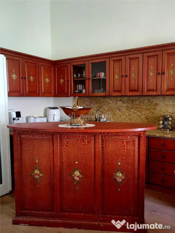 Apartament renovat ultracentral | 116 mp utili | 2 parcari |