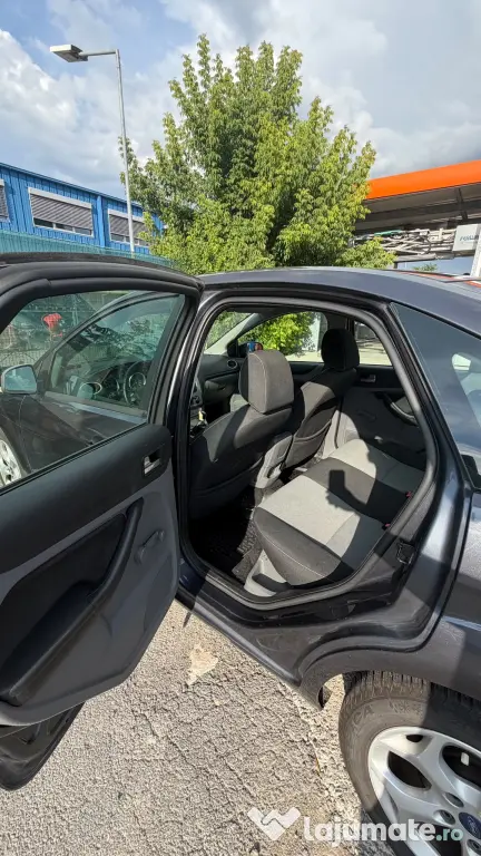 Vand autoturism Ford Focus din 2011, diesel 1.6, cp 109, km reali 132.806