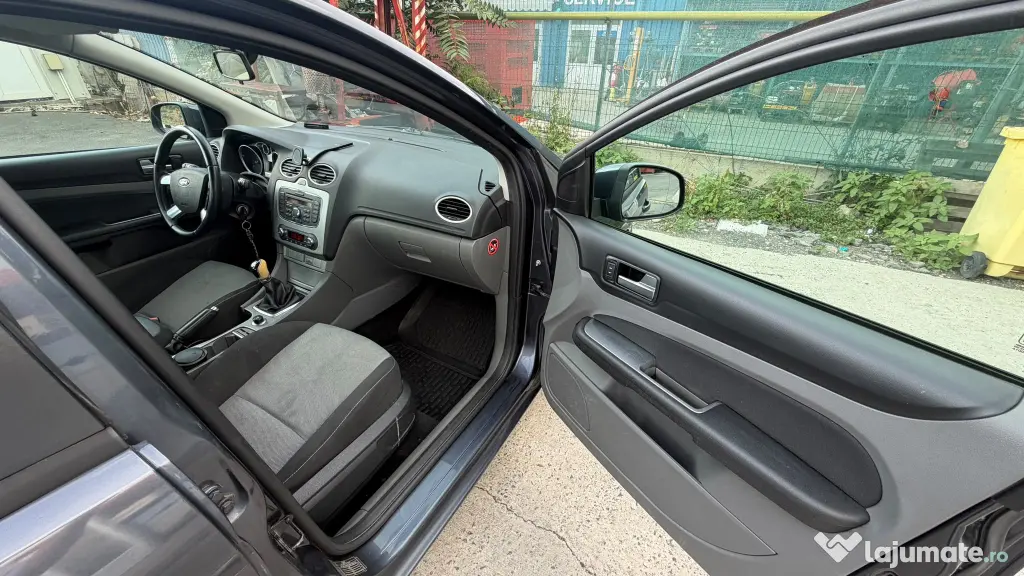 Vand autoturism Ford Focus din 2011, diesel 1.6, cp 109, km reali 132.806